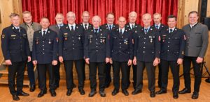 Die 11 Geehrten für 50 Jahre Treue zur Feuerwehr des Landkreises.
