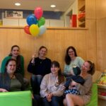 Mariella Röben und Elisabeth Graf Albrecht mit den ehrenamtlichen Leitungen Barbara Jäger, Nabella Herold, Yasemin Akkan und Tina Luft.