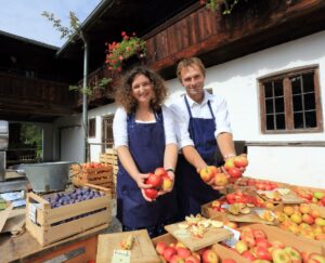 Beim Obstverkauf der Familie Blank aus Waging sind viele regionale Apfelsorten erhältlich.