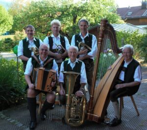 Die Frasdorfer Tanzlmusi bei einem Auftritt.