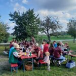 Gemütliches Beisammensein mit Bier, Kaffee und Kuchen.