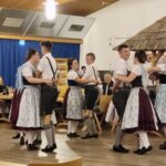 Paarweiser Zwoasteirer der Trachtengruppe aus Inzell.