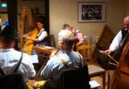 Die Kirnstoaner Tanzlmusi spielt zum Volkstanz