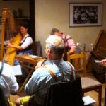Die Kirnstoaner Tanzlmusi spielt zum Volkstanz