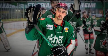 Klemen Pretnar im Trikot der Starbulls Rosenheim.