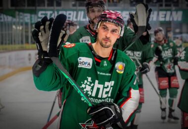 Klemen Pretnar im Trikot der Starbulls Rosenheim.