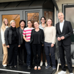 Team der Klinik ChiemseeWinkel bei der Übergabe der ehemaligen Chiemsee-Pension