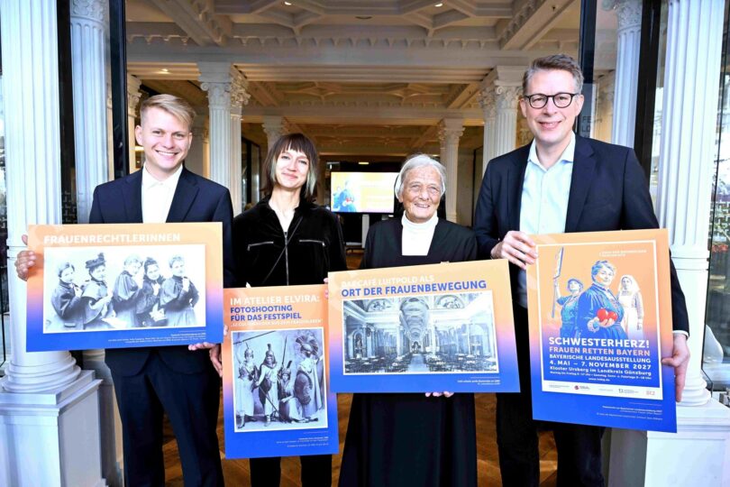 (v.r.n.l.): Kunstminister Markus Blume, Sr. M. Katharina Wildenauer, Generaloberin der St. Josefskongregation Ursberg, Vanessa Hafenbrädl, Lichtkünstlerin, Michael Ilg M.A., Projektleiter der Bayerischen Landesausstellung 2027 bei der Konzeptvorstellung im Café Luitpold in München