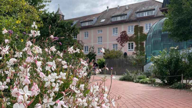 Das Schulhaus der Freien Waldorfschule Chiemgau an der Bernauer Straße