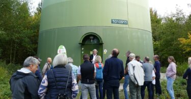 Auf großes Interesse stieß die Windwanderung zum Windrad in Moosthann (Gemeinde Postau).