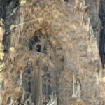 Detailaufnahme von Steinmetzarbeiten an der Basilika.