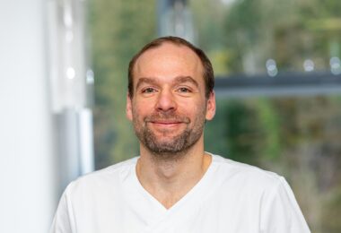 Christoph Burkl, Ärztlicher Leiter der Abteilung für Schmerzmedizin und konservative Orthopädie an der RoMed Klinik Prien am Chiemsee.