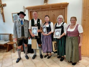 Von links: 1. Vorstand Michael Beutl, Sepp Artmeier, Annelies Weinzierl, Franziska Orthofer, 2. Vorständin Monika Singhammer