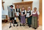 Von links: 1. Vorstand Michael Beutl, Sepp Artmeier, Annelies Weinzierl, Franziska Orthofer, 2. Vorständin Monika Singhammer
