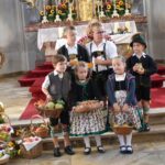 Die Trachtenkinder tragen ihre Wünsche vor.