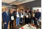 Die Stadt Traunstein ehrt ihre Dienstjubilare und Rentner (von links): Oberbürgermeister Dr. Christian Hümmer, Melanie Schönhuber (25 Jahre), Robert Salger (Rente), Klaus Pilger (40 Jahre), Sabine Glaßl (40 Jahre), Arnold Peresich (Rente), Personalratsvorsitzender Anton Gnadl, Hans Ketsch (40 Jahre), Petar Stefanov (25 Jahre), Max Vordermayer (Rente), Elmar Schwäbisch (Rente), Andrea Brucker (25 Jahre) und Hugo Grill (40 Jahre)
