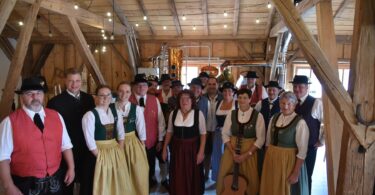 Musikanten und Funktionäre freuten sich über das Gauliedersingen und -musizieren in Schönbrunn am Lusen.