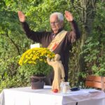 Diakon Sepp Stürzer spendet den franziskanischen Segen