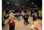 Tanzende Gäste im Saal Kristl des Gasthofs Höhensteiger