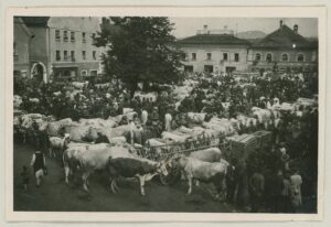 Marktplatz von Hengersberg (Fotografie von 1930).