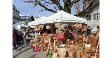 Der Kathreinmarkt verbindet traditionelles Markttreiben, regionales Einkaufserlebnis und einen entspannten Sonntag kurz vor Beginn der Adventszeit.