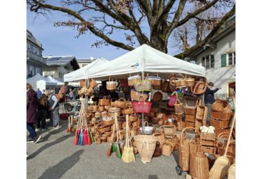 Der Kathreinmarkt verbindet traditionelles Markttreiben, regionales Einkaufserlebnis und einen entspannten Sonntag kurz vor Beginn der Adventszeit.