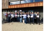Vertreter der LEADER-Aktionsgruppen aus Landshut und Kelheim vor der Schaubrauerei in Furth.
