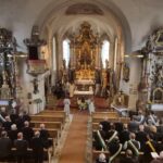 Innenansicht der Pfarrkirche St. Nikolaus während des feierlichen Gottesdienstes.