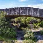Der Bunkerbogen auf dem Gelände der Gedenkstätte Mühldorfer Hart