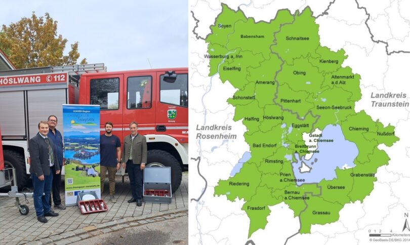 Von links: Bürgermeister Dr. Peter Mayer, Feuerwehrvorsitzender Hans Stübl, Josef Schachner und Konrad Linner vor dem Mehrweggeschirr der Freiwilligen Feuerwehr Höslwang. – Karte der LAG Chiemgauer Seenplatte mit den Mitgliedsgemeinden.