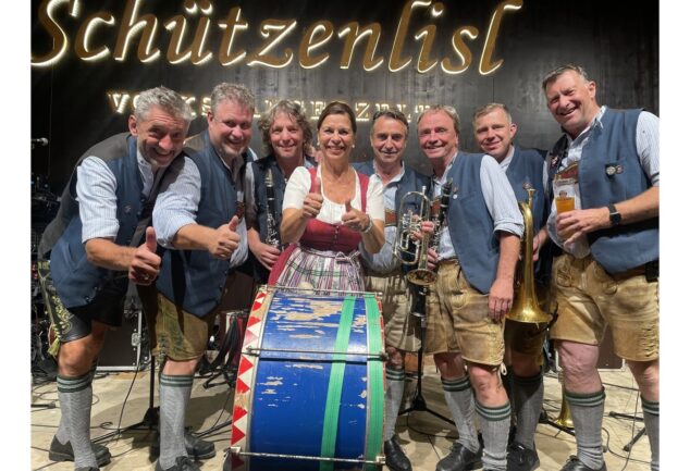 Bast Scho mit Traudi Siferlinger im Volkssängerzelt Schützenlisl.