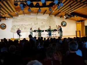 Volles Haus in der Lamstoahalle: Rund 300 Besucher erlebten „Peter und der Wolf“.