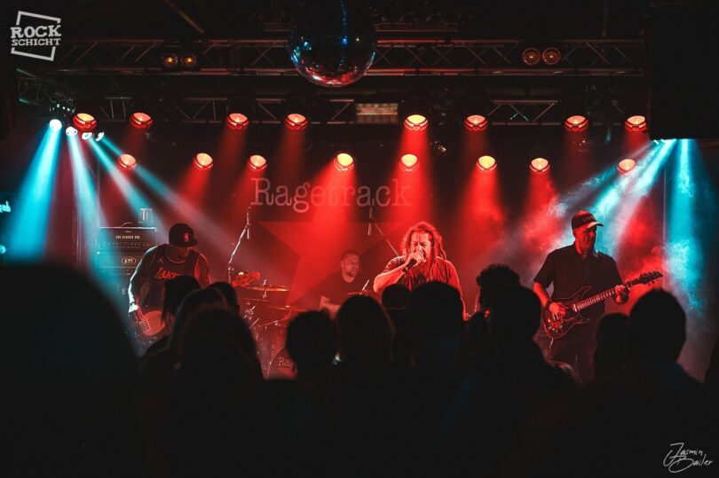 RAGETRACK live auf der Bühne