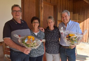 Von links Wolfgang Zintel (Leiter des Sozialen Netzwerkes), Anni Huber, Sybille Hergeth und Bürgermeister Thomas Müllinger