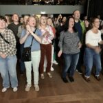 Voller Begeisterung ist das Publikum dabei.