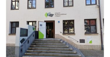 Im Infopoint Museen & Schlösser im Alten Hof in München präsentiert sich das Stadtmuseum Burghausen.