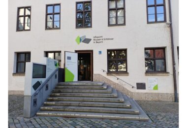 Im Infopoint Museen & Schlösser im Alten Hof in München präsentiert sich das Stadtmuseum Burghausen.