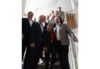 Vorne von rechts: Wirtschaftsminister Hubert Aiwanger, Andrea Degl (Bayerischer Landkreistag) und Landrat Robert Niedergesäß mit Mitgliedern des Ausschusses.