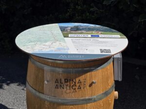 Informationstafel mit Streckenkarte und Angaben zum Trail.