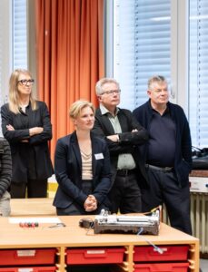 Von links: Bettina Oestreich (Fa. Aicher), Katharina Heiermeier, stellvertretende wissenschaftliche Leiterin, Roman Niederberger, stellvertretender Landrat, Engelbert Sellmaier, Vorsitzender des Fördervereins.