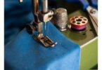 Nähmaschine und Zubehör beim Upcycling-Workshop