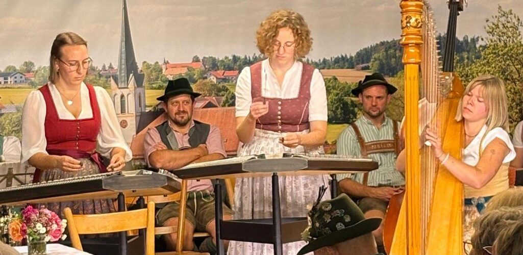 Schwungvolle Saitenklänge kommen vom Trio Aufgschlag'n