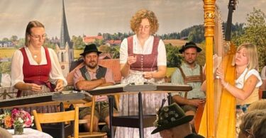 Schwungvolle Saitenklänge kommen vom Trio Aufgschlag'n
