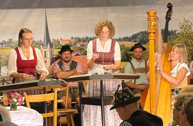 Schwungvolle Saitenklänge kommen vom Trio Aufgschlag'n