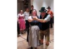Zu sehen sind die Tanzmeister Uli Berchtold und Hans Löw vom Trachtenverein Alt Rosenheim.
