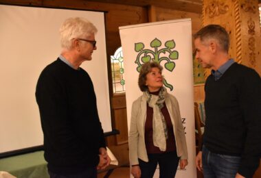 Von links Ulrich Penzkofer, Beate Rutkowski und Bürgermeister Andreas Scheck
