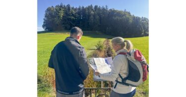 Wer Lust auf Bewegung, Natur und regionale Besonderheiten hat, findet im Ortsteil Elperting einen schönen Einstieg: Wanderschuhe schnüren oder aufs Rad steigen und Prien am Chiemsee aktiv entdecken!