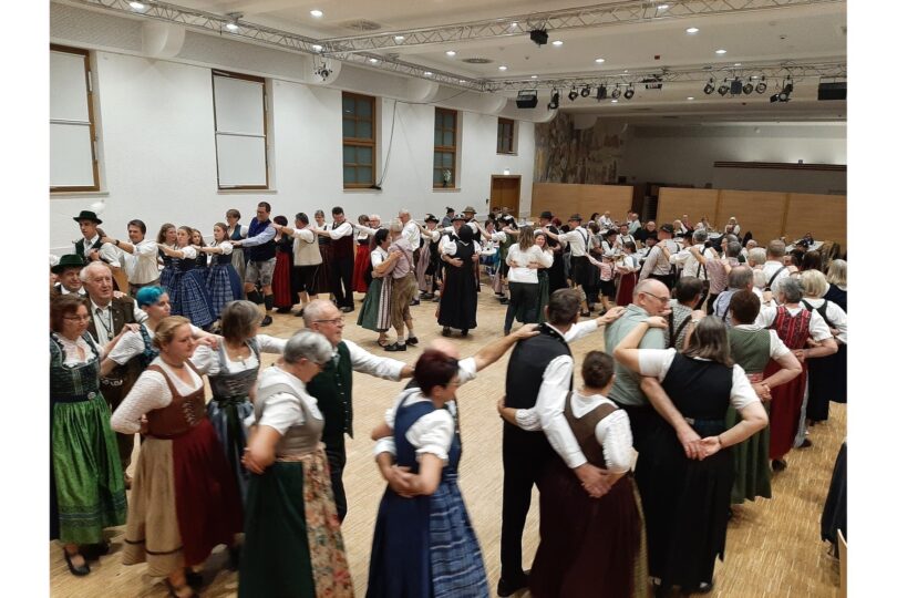 Teilnehmer beim Kathreintanz in der Jahnhalle